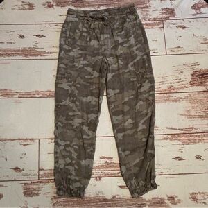 Hi Waisted American Eagle Camouflage Cargo Pants Size Small